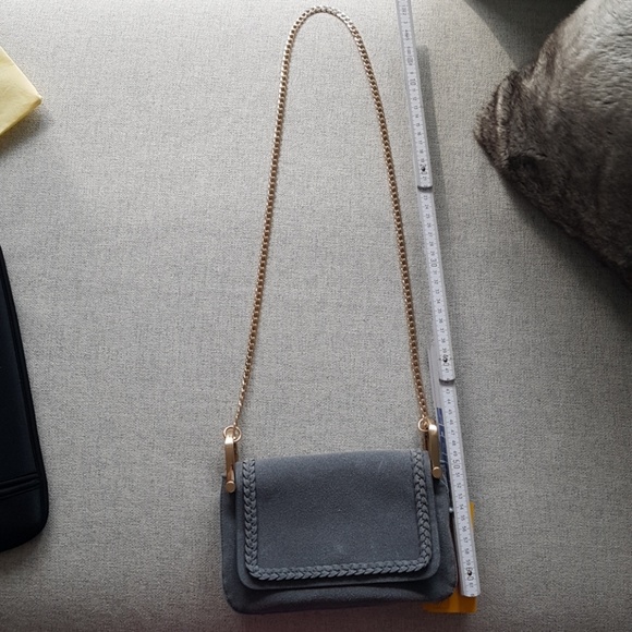 NWT Grey purse with gold tone hardware - Picture 5 of 5
